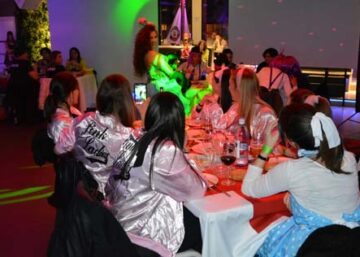 Cena espectáculo en Gijón. Cena espectáculo privada despedida de soltero Gijón. Cena temática despedidas Gijón